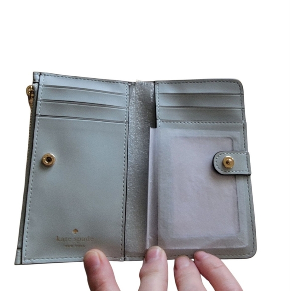 NEW KATE SPADE JULIA WALLET. - Picture 5 of 5